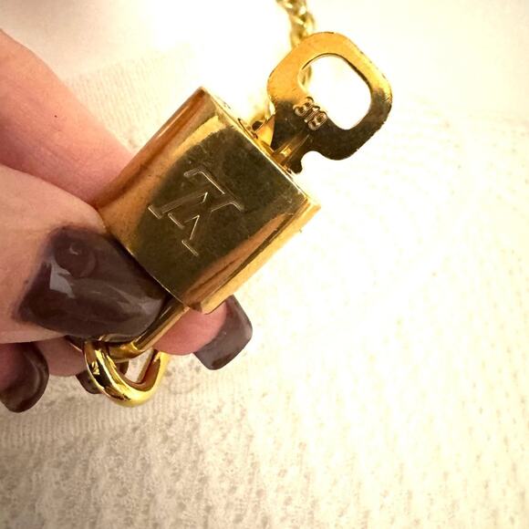 Louis Vuitton Gold Padlock #319 with LV branded chain that can be purse chain - Picture 3 of 8